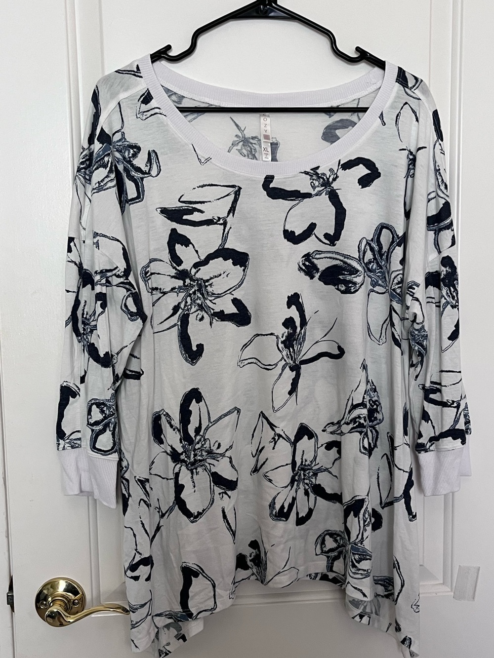 Cozy XL Light Gray with dark navy Floral Print Women's Top